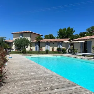 Crest, Avec Terrasse Et Piscine. Hébergement de vacances